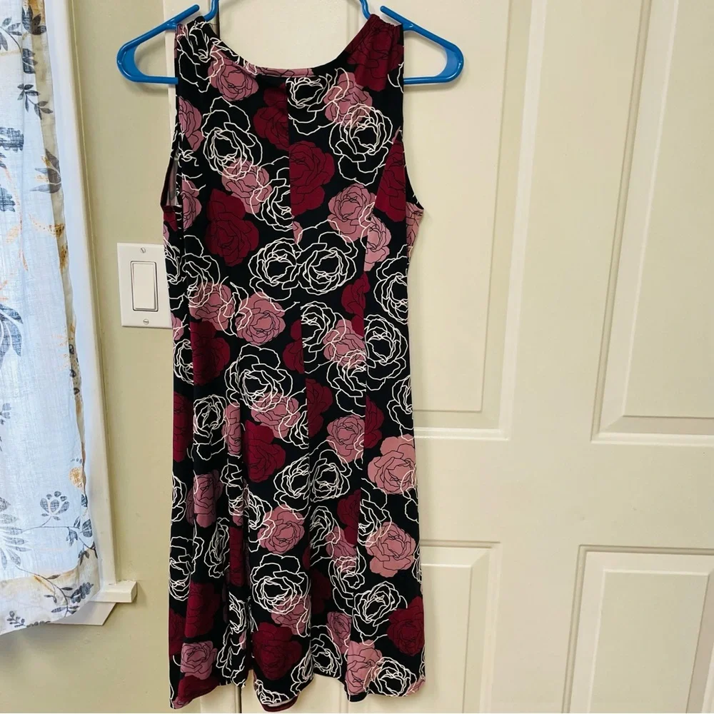 Floral Sleeveless Dress - Black and Pink - Picture 2 of 3